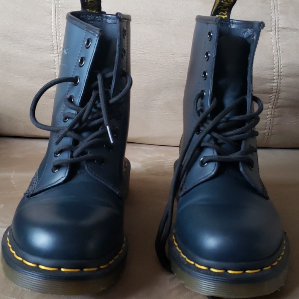 Dr. Martens Women's 1460 SMOOTH